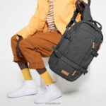 fluido jeans preto Eastpak mochilas 484BB159
